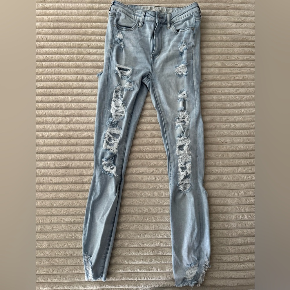 American Eagle Outfitters Light Blue Distressed Skinny Jeans